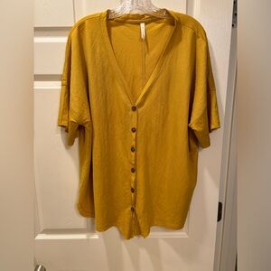 Short Sleeve Button-up V-neck Blouse